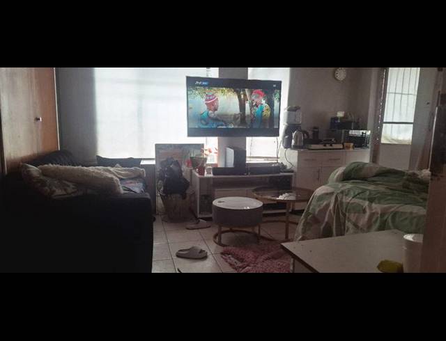 15 BEDROOM HOUSE FOR SALE IN KEMPTON PARK EXT 02